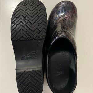Black and Purple patent leather scribble clog